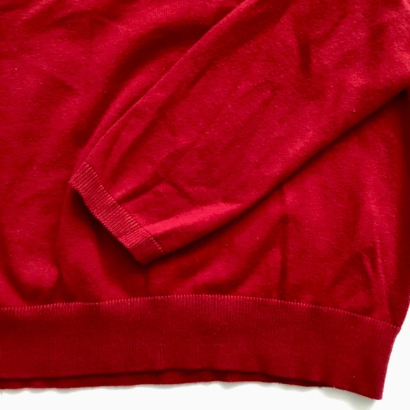 🇨🇦 Red Cotton Turtleneck Sweater - Picture 3 of 4